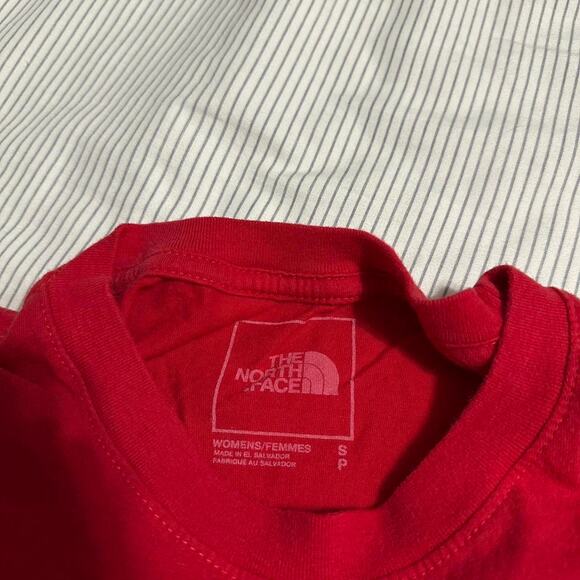 Red the north face t shirt - Picture 3 of 3